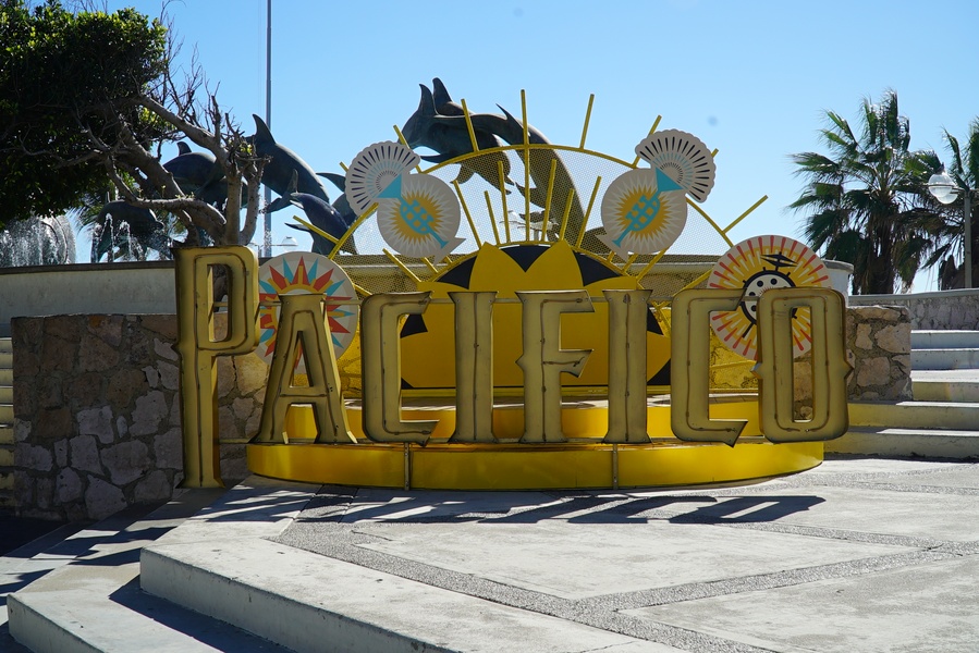 Photo Opp de Cerveza Pacífico en una plaza de Mazatlán.