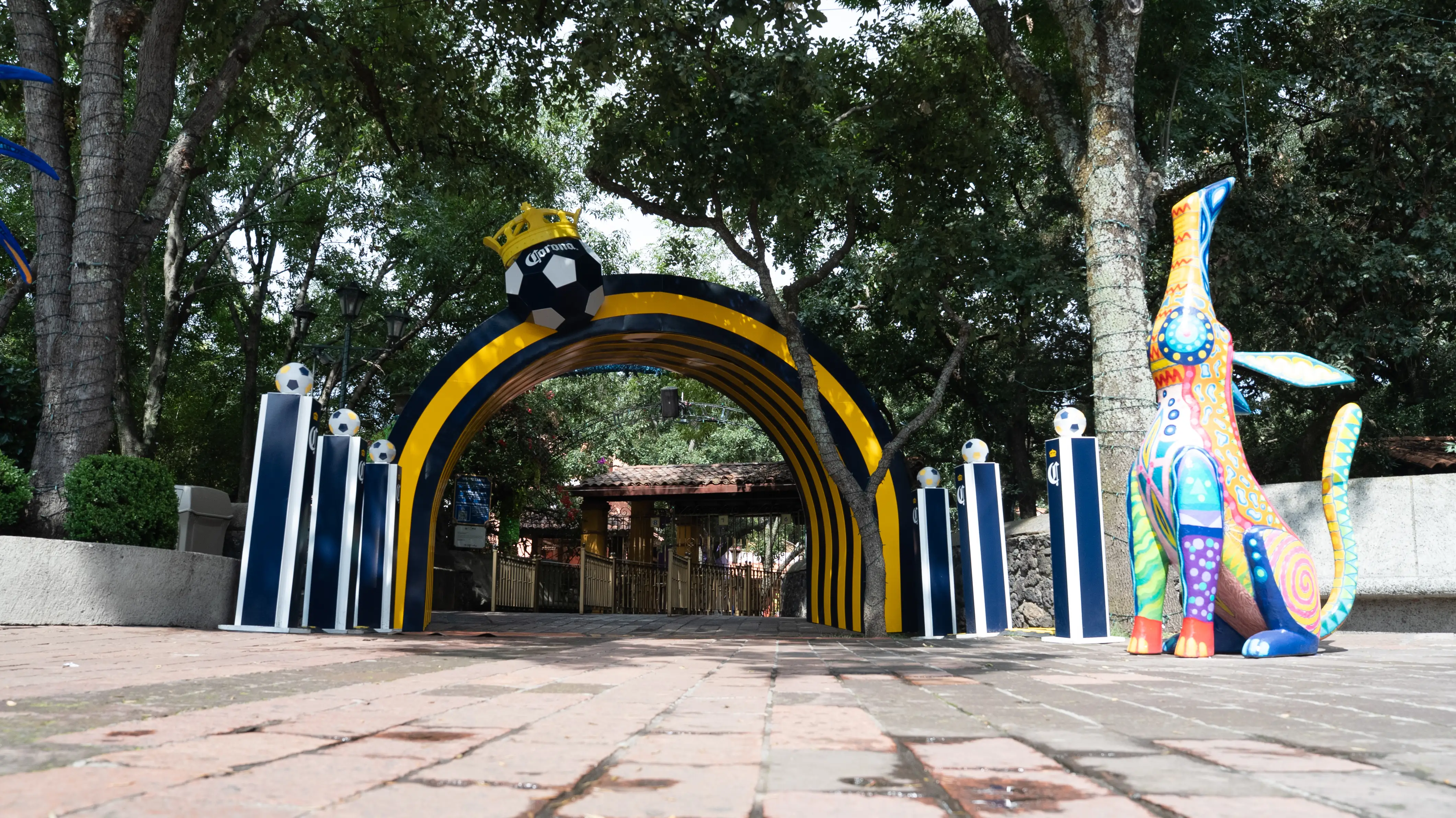 Glorificación de arco y pasillo de entrada VIP para Six Flags en celebración del mundial 2026